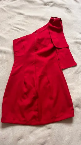 Vestido vermelho nula manga (um ombro só)