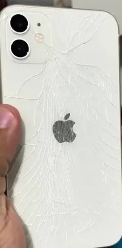 Vendo ou troco iPhone 11 - 128 gb ( PC OU 50cc ) Imagem usada apenas como referência!