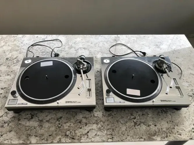 Technics SL1200 MK2 (Par)