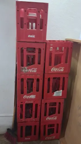 Caixa vazia de 2 litros interessados chamar no WhatsApp *