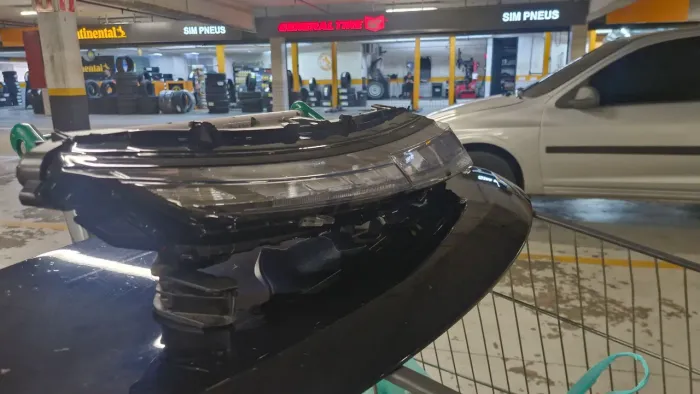 Farol Lado direito Mitsubishi Eclipse Cross 