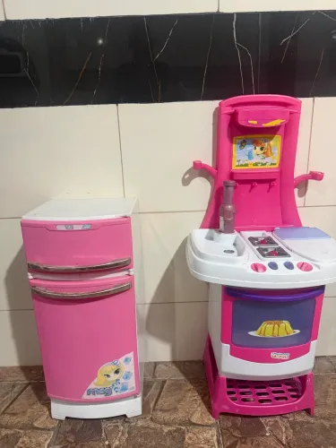 Vende-se conjunto de cozinha de brinquedo rosa