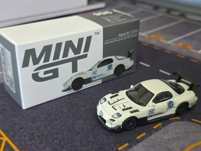 Mazda RX-7 Branco - MiniGT