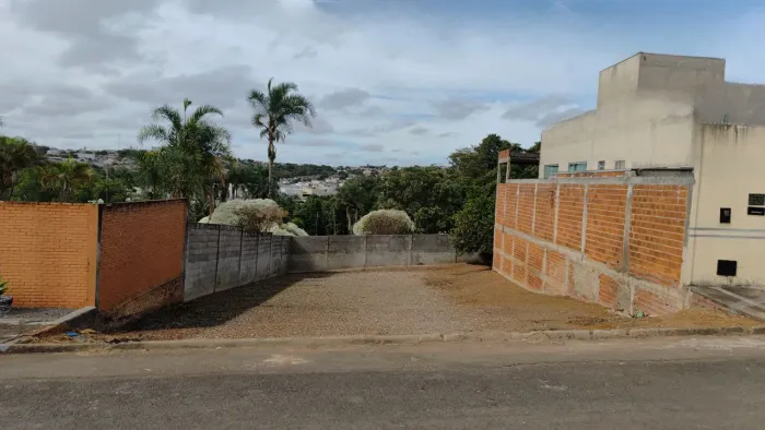 Lote 300m² no Bela Vista | Vista Livre + Fundos Murados | Oportunidade