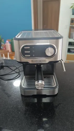 Cafeteira espresso Black and Decker com 1 ano da compra.