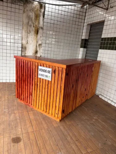 Balcão de recepção + painel canaletado