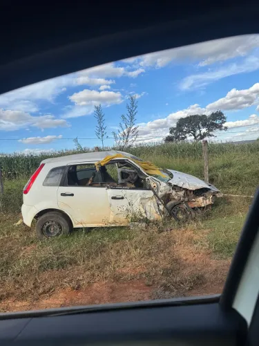 Carro pra retirada de peças 