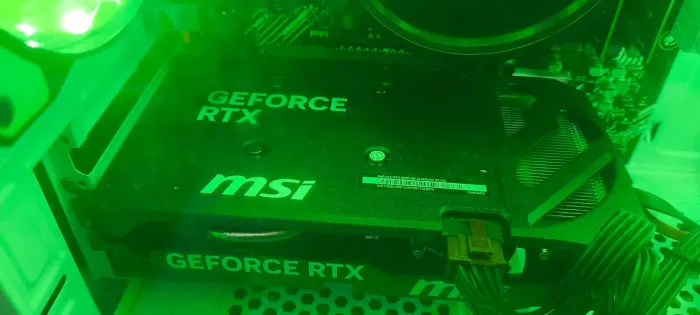 Rtx 5060 8gb com caixa 7 meses