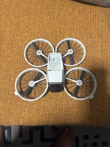 DJI Flip para a retirada de peças .