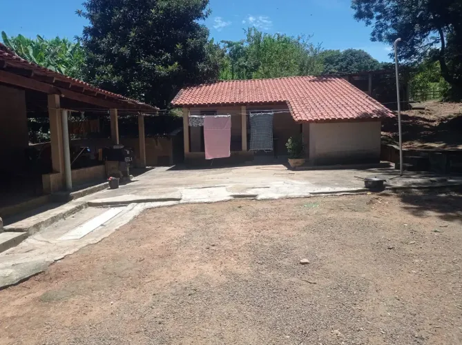 Casa ,represa ,pasto