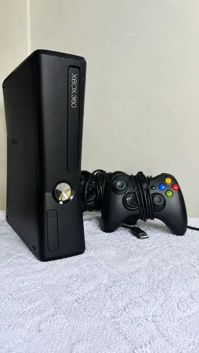 Xbox 360 desbloqueado HD500 gigas um controle está ruim o outro funciona não funciona dvd