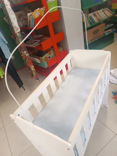 Berço branco recém nascido