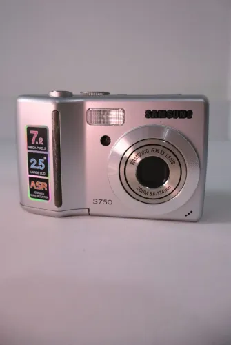 Câmera Sansung S750 p/ coleção conserto ou peças 