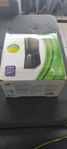 Vendo Xbox 360 com caixa + jogos