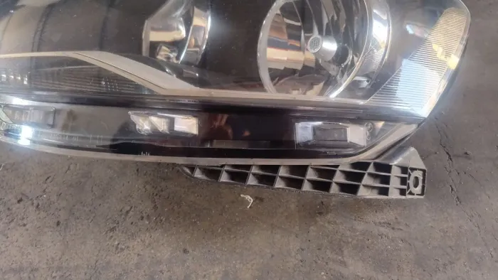 Farol original máscara negra lado esquerdo do gol Voyage g6 máscara negra