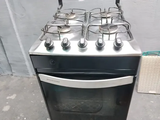 Fogão 4 bocas - preto - usado - Brastemp