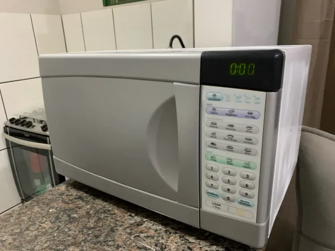 Microondas grande tudo ok 30 L
