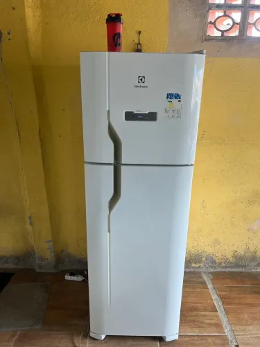 Geladeira Electrolux 110v Frost free 371L semi nova 1 ano e 6 de uso ( ENTREGO)