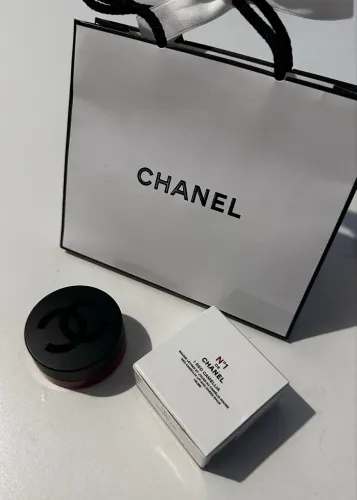 N°1 DE CHANEL BÁLSAMO PARA LÁBIOS E BOCHECHAS - COR RED CAMELLIA