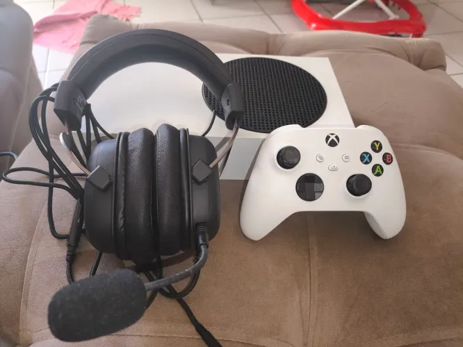 XBOX SERIES S + HEADSET E 50+ JOGOS