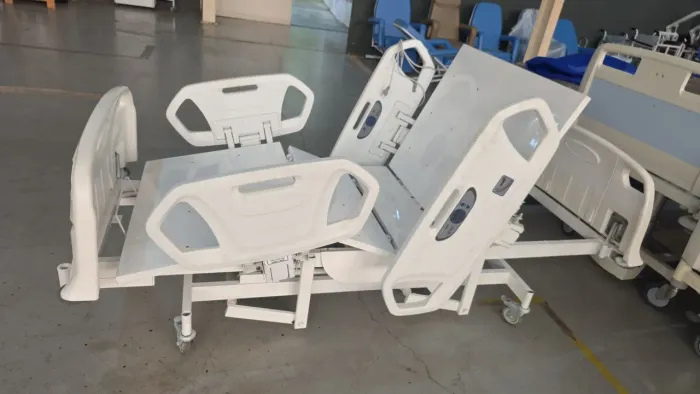 Cama hospitalar com ajuste de altura