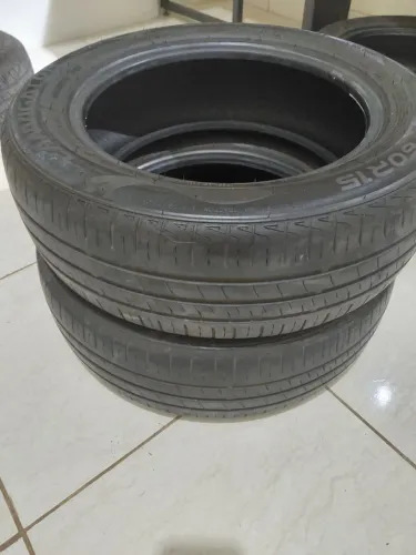 4 pneus sendo 2 com 60% e 2 com 80% marca Comfort
