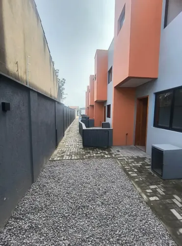 Imóvel para aluguel possui 80 metros quadrados com 3 quartos em Oficinas - Tubarão - SC