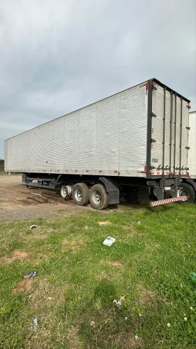 Carreta baú 30 pallet
