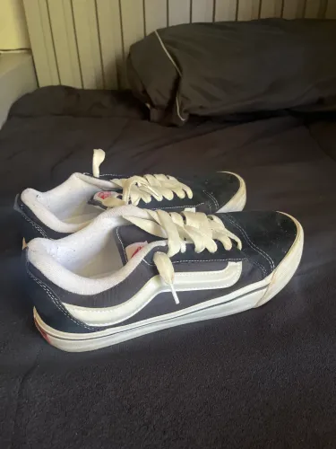Vans Knu School