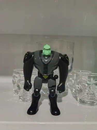Ben 10 Bandai tetrax ler descrição 