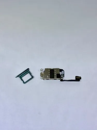 Leitor de chip iPhone 16 com bandeja verde