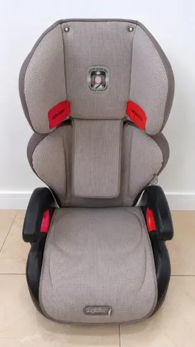 Vendo cadeirinha para carro,usado mas em ótimo estado.