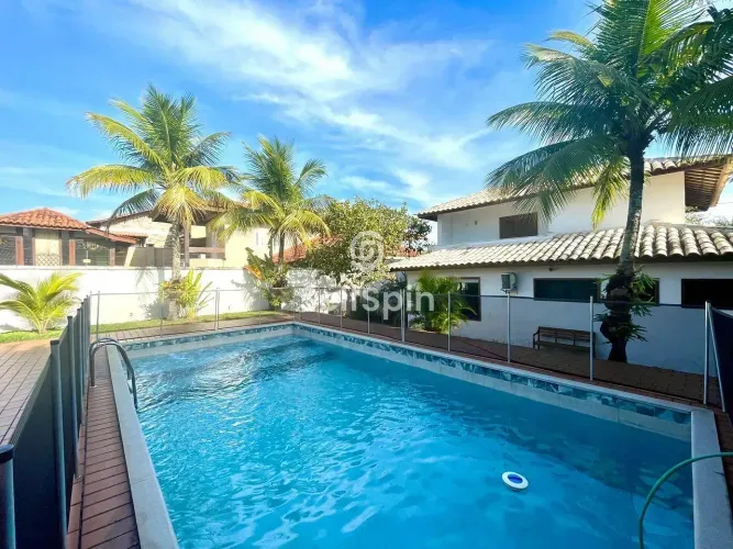 Casa de alto padrão mobiliada para locação em Camboinhas  5 quartos, piscina, sauna e 400 