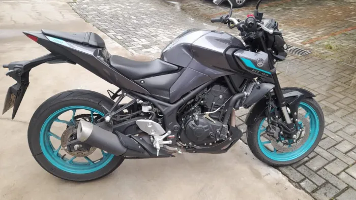 Moto Yamaha MT03 2025