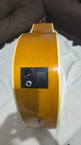 Violão semi-novo 