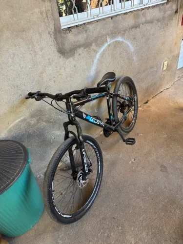 Vendo bike seminova , freios a disco mecânico