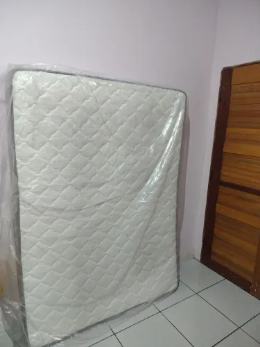 Colchão Ortobom semi-novo.