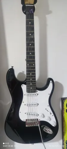 Guitarra stratocaster