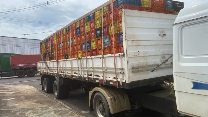 Vendo ou troco carreta 2 eixos Vanderleia