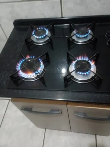 Cooktop +balcao + cilindro com pouco líquido
