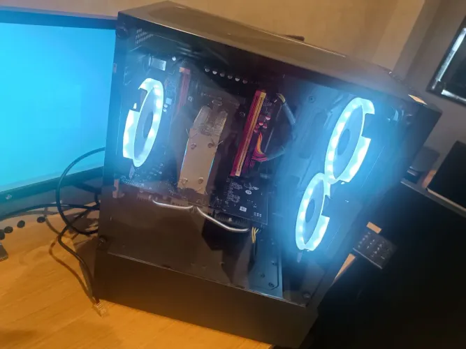 Vende se PC gamer 