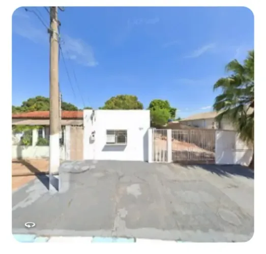 Casa com amplo terreno