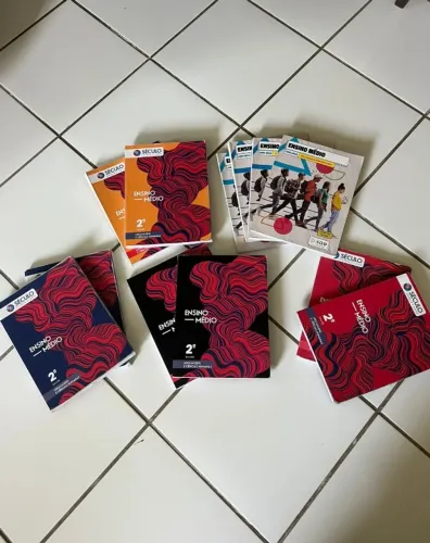 Livros do colégio Século - 2° ano do Ensino Médio 