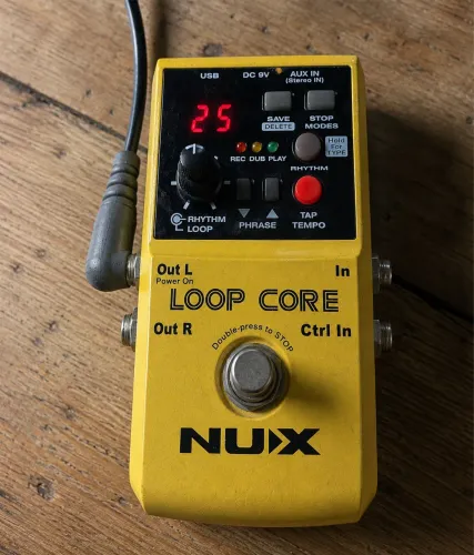 Pedal NUX Loop Core + Fonte Boss 