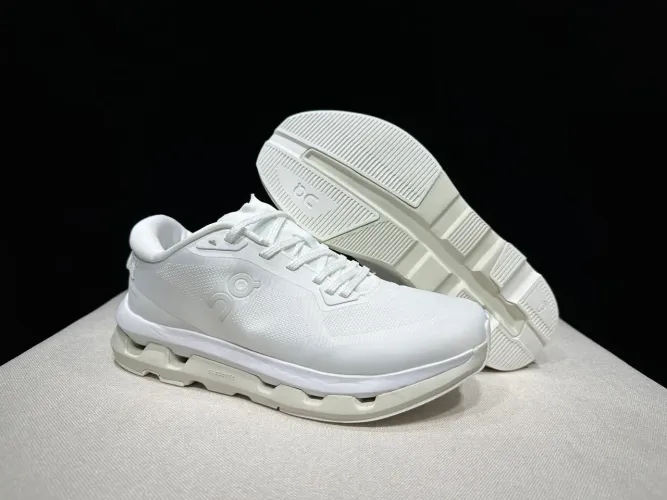 Tênis on cloudzone 41/42 branco