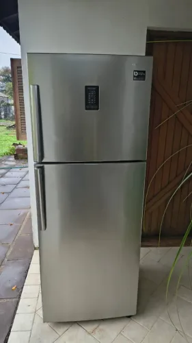 Geladeira Samsung RDigital Inverter em inox, 220V, funcionando perfeitamente