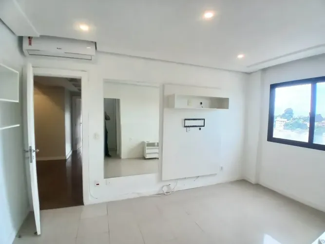 VIEIRALVES. COND. CASA BLANCA, APTO COM 188m², 4 QUARTOS SENDO 3 SUITES, SALA PARA 2 AMBIE