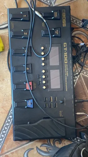 Pedaleira de guitarra Boss GT 100