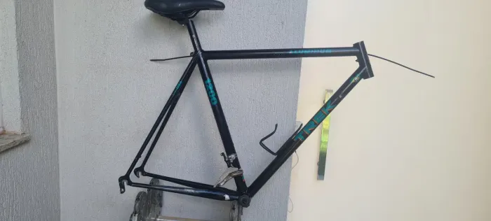 Quadro com garfo e peças / speed trek 1200 ano1994