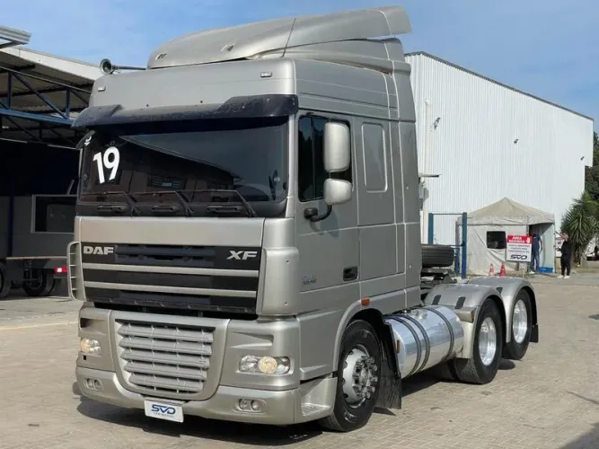 DAF XF105 460 6X2 ANO 2019 - COM 958 MIL KM - KIT DEFLETOR DE AR + BELICHE